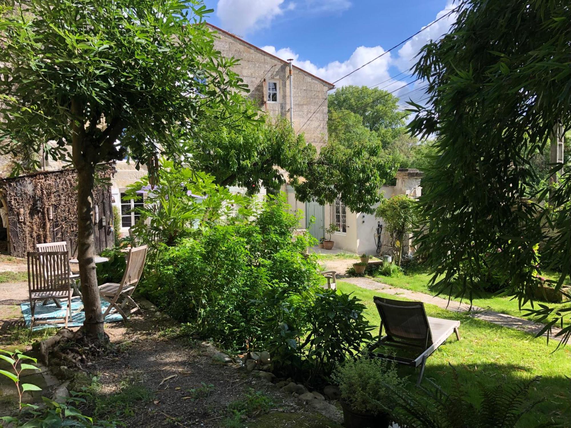 L'Heure Bleue Bed & Breakfast Saintes Exterior photo