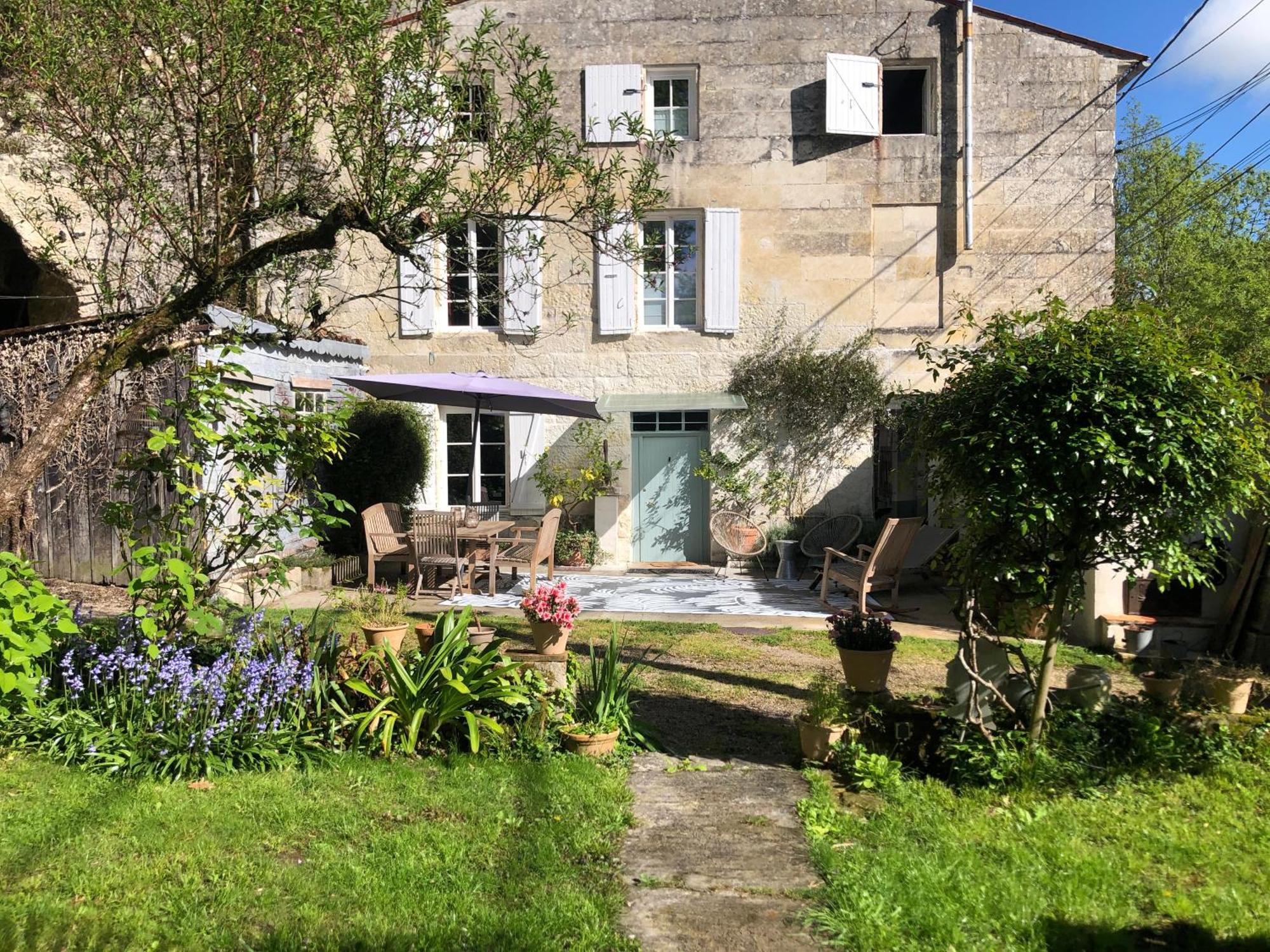 L'Heure Bleue Bed & Breakfast Saintes Exterior photo